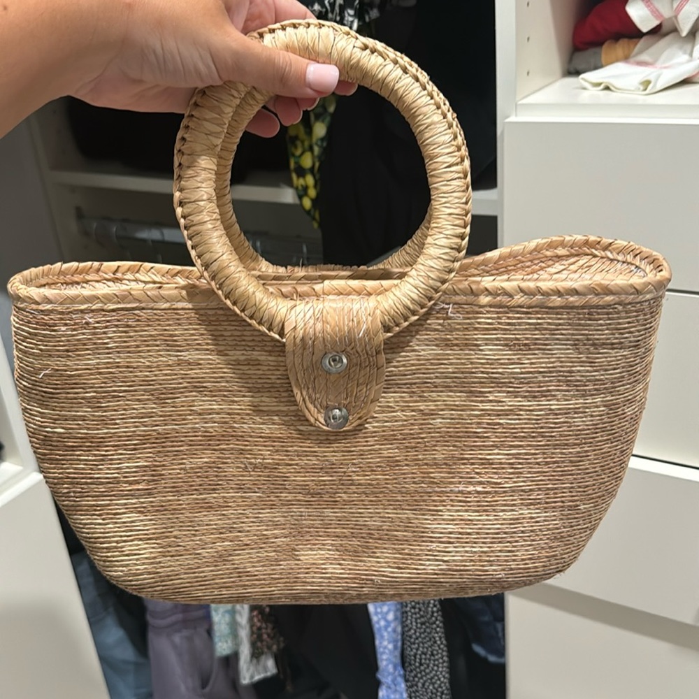 Straw bag with handle